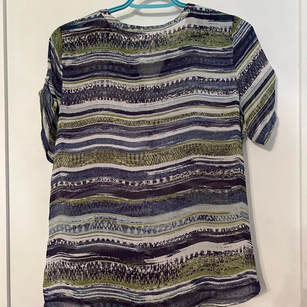 Lightweight Striped Button-Up Women's Top - Picture 6 of 6